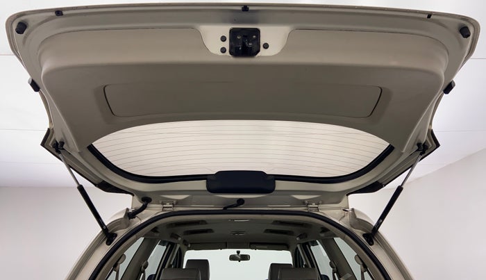 2012 Toyota Innova 2.5 GX 8 STR BS IV, Diesel, Manual, 1,13,870 km, Boot Door Open