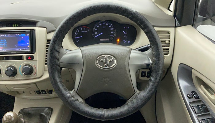 2012 Toyota Innova 2.5 GX 8 STR BS IV, Diesel, Manual, 1,13,870 km, Steering Wheel Close Up