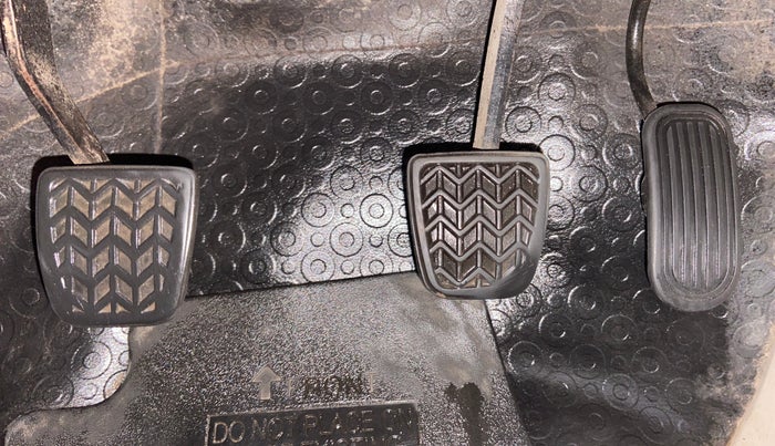 2012 Toyota Innova 2.5 GX 8 STR BS IV, Diesel, Manual, 1,13,870 km, Pedals