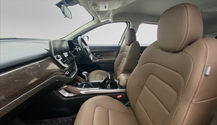 2021 Tata Harrier XZA, Diesel, Automatic, 24,437 km, Right Side Front Door Cabin