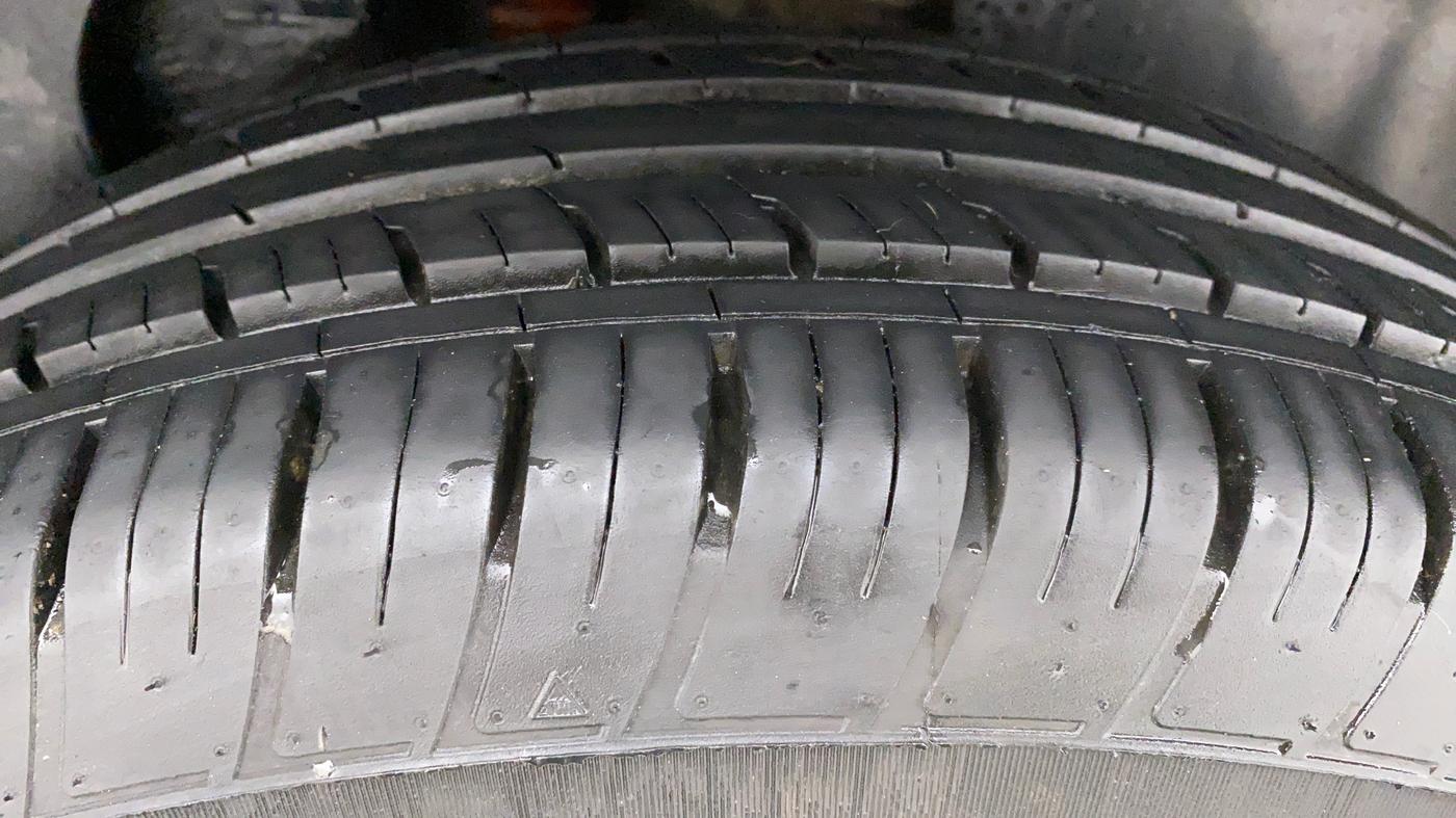 2021 Tata Harrier XZA, Diesel, Automatic, 24,437 km, Left Rear Tyre Tread