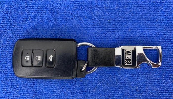 2016 Toyota Corolla Altis VL CVT PETROL, Petrol, Automatic, 1,18,478 km, Key Close Up