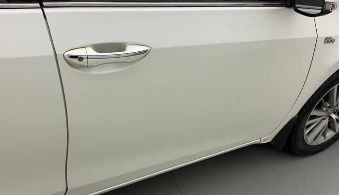 2016 Toyota Corolla Altis VL CVT PETROL, Petrol, Automatic, 1,18,478 km, Driver-side door - Minor scratches