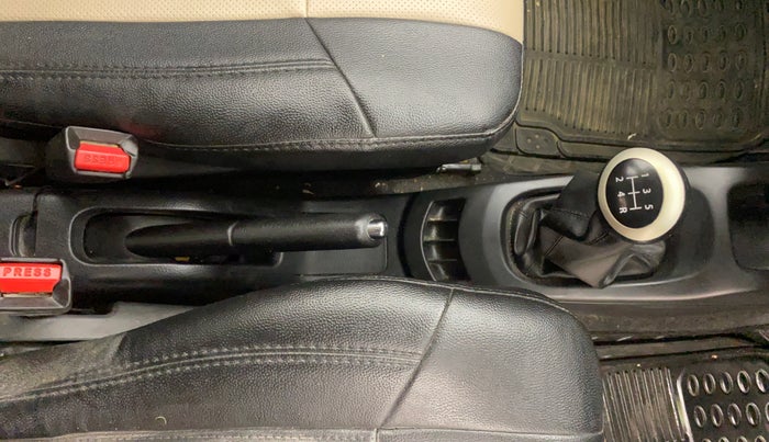 2017 Maruti Wagon R 1.0 VXI, Petrol, Manual, 52,023 km, Gear Lever