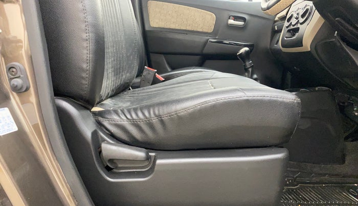 2017 Maruti Wagon R 1.0 VXI, Petrol, Manual, 52,023 km, Driver Side Adjustment Panel