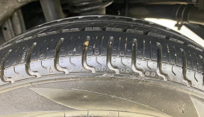 2018 Maruti Alto K10 LXI CNG (AIRBAG), CNG, Manual, 30,271 km, Left Rear Tyre Tread