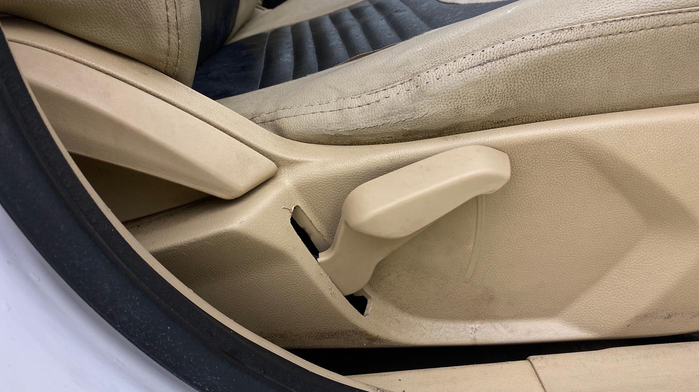 2019 Ford Figo Aspire TITANIUM 1.2 PETROL, Petrol, Manual, 1,06,148 km, Driver Side Adjustment Panel
