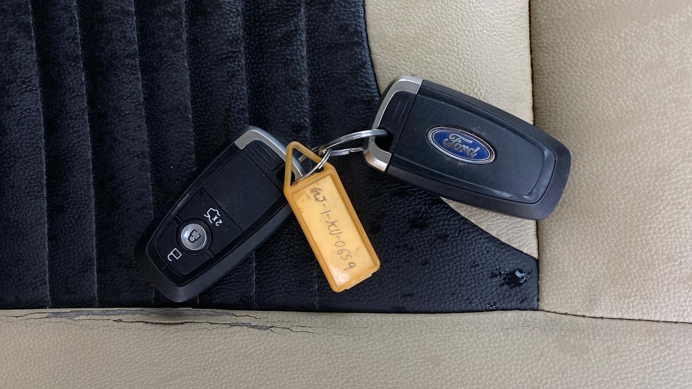 2019 Ford Figo Aspire TITANIUM 1.2 PETROL, Petrol, Manual, 1,06,148 km, Key Close Up