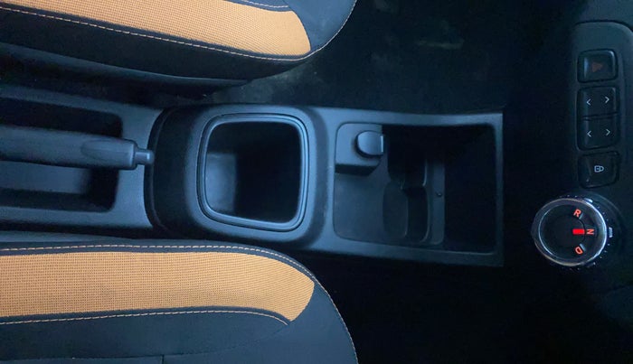 2017 Renault Kwid CLIMBER 1.0 AMT, Petrol, Automatic, 49,297 km, Gear Lever