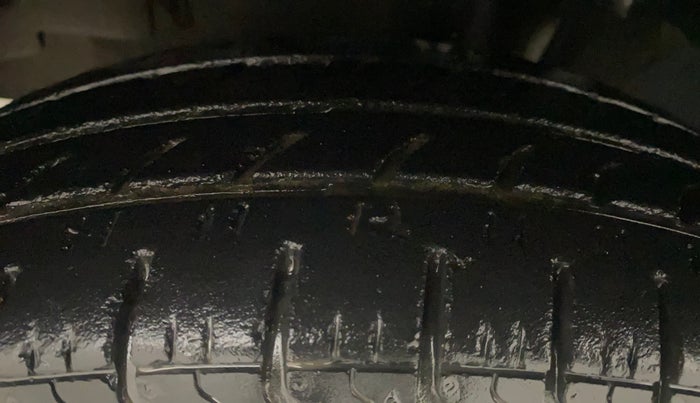 2017 Renault Kwid CLIMBER 1.0 AMT, Petrol, Automatic, 49,297 km, Left Front Tyre Tread