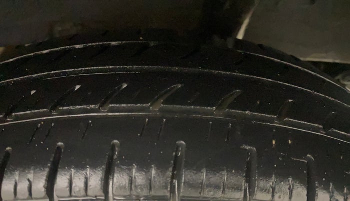 2017 Renault Kwid CLIMBER 1.0 AMT, Petrol, Automatic, 49,297 km, Left Rear Tyre Tread