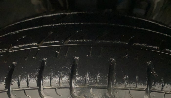 2017 Renault Kwid CLIMBER 1.0 AMT, Petrol, Automatic, 49,297 km, Right Front Tyre Tread