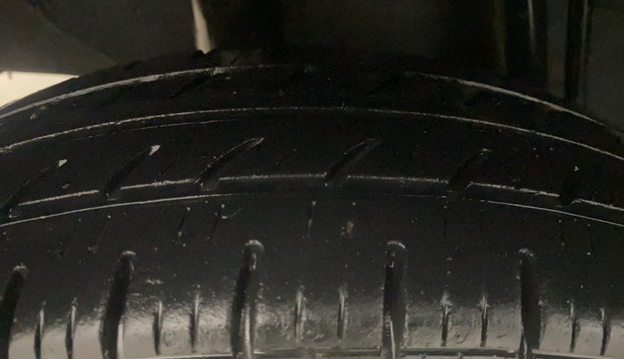 2017 Renault Kwid CLIMBER 1.0 AMT, Petrol, Automatic, 49,297 km, Right Rear Tyre Tread