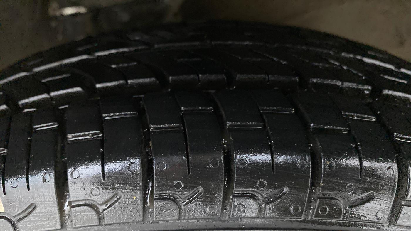 2013 Maruti Alto 800 LXI, Petrol, Manual, 65,307 km, Right Front Tyre Tread
