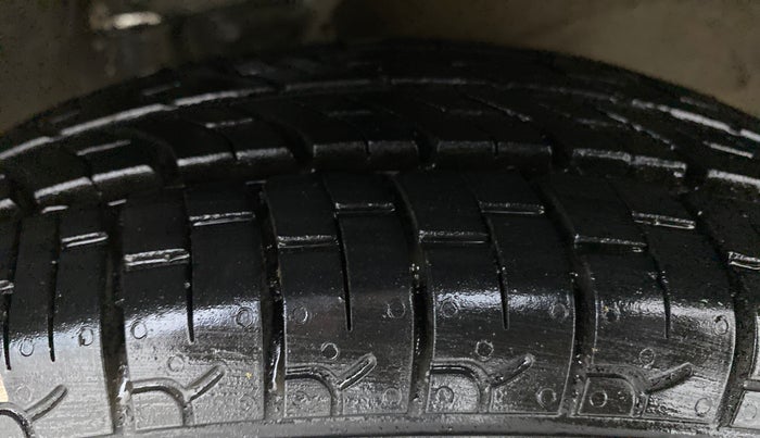 2013 Maruti Alto 800 LXI, Petrol, Manual, 65,307 km, Right Front Tyre Tread
