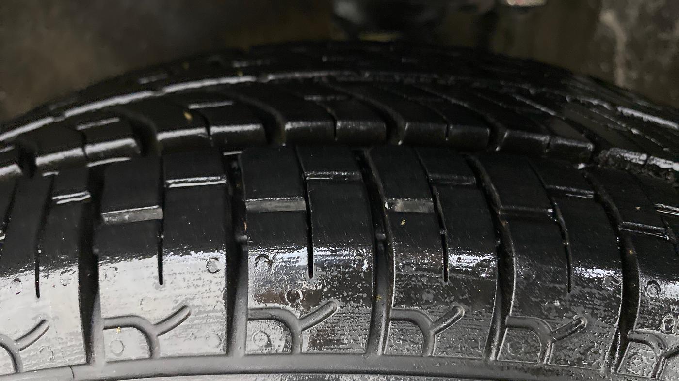 2013 Maruti Alto 800 LXI, Petrol, Manual, 65,307 km, Left Front Tyre Tread