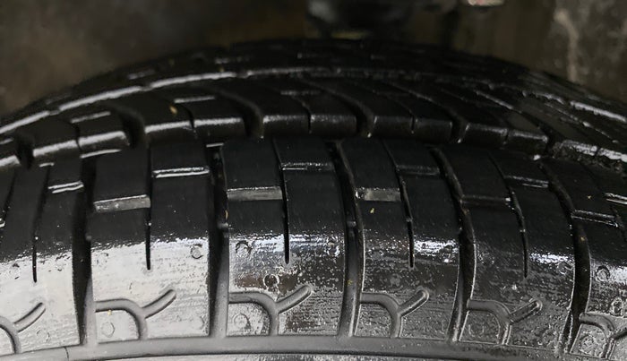 2013 Maruti Alto 800 LXI, Petrol, Manual, 65,307 km, Left Front Tyre Tread