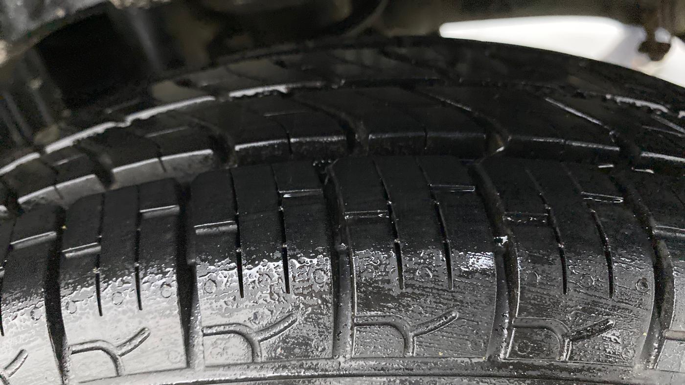 2013 Maruti Alto 800 LXI, Petrol, Manual, 65,307 km, Left Rear Tyre Tread