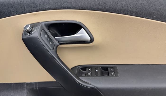 2015 Volkswagen Polo HIGHLINE1.2L, Petrol, Manual, 76,337 km, Driver Side Door Panels Control