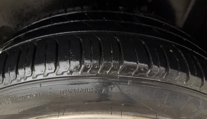 2015 Volkswagen Polo HIGHLINE1.2L, Petrol, Manual, 76,337 km, Left Rear Tyre Tread