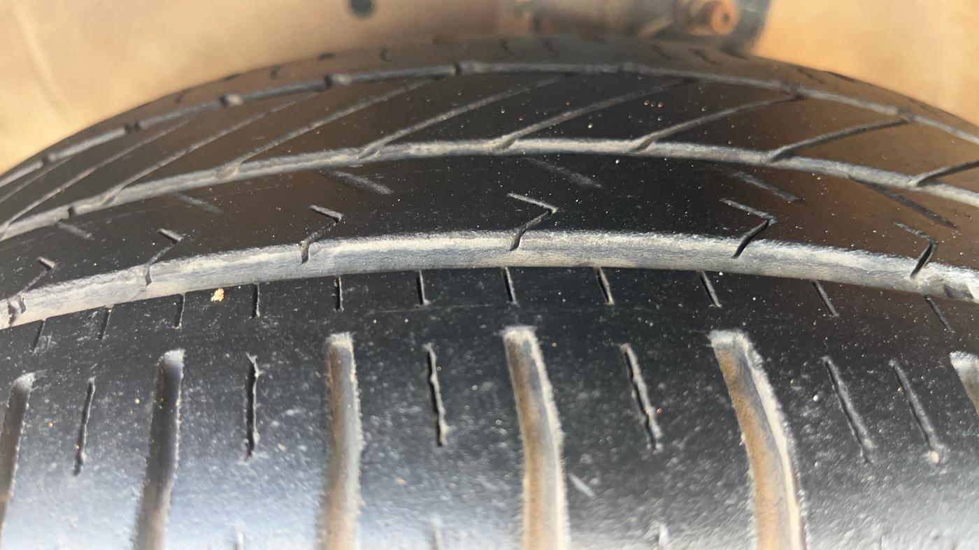 2016 Maruti Celerio ZXI AMT (O), Petrol, Automatic, 68,329 km, Left Front Tyre Tread