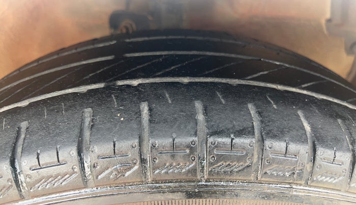 2016 Maruti Celerio ZXI AMT (O), Petrol, Automatic, 68,291 km, Right Front Tyre Tread