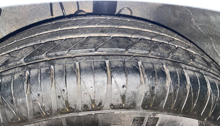 2013 Hyundai i20 SPORTZ 1.2, Petrol, Manual, 58,013 km, Left Front Tyre Tread