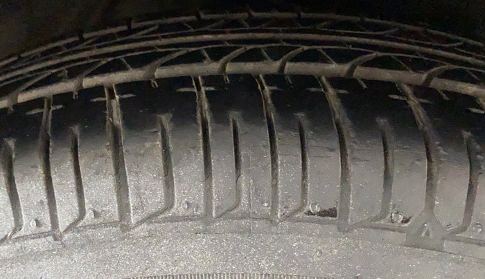 2014 Hyundai i10 MAGNA 1.1, Petrol, Manual, 31,181 km, Right Front Tyre Tread