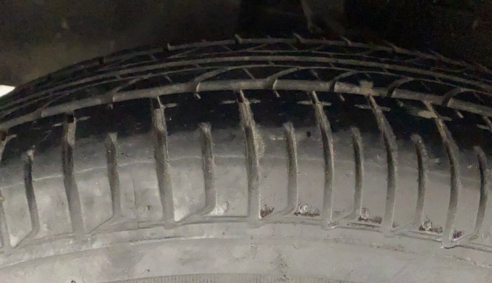 2014 Hyundai i10 MAGNA 1.1, Petrol, Manual, 31,181 km, Left Front Tyre Tread