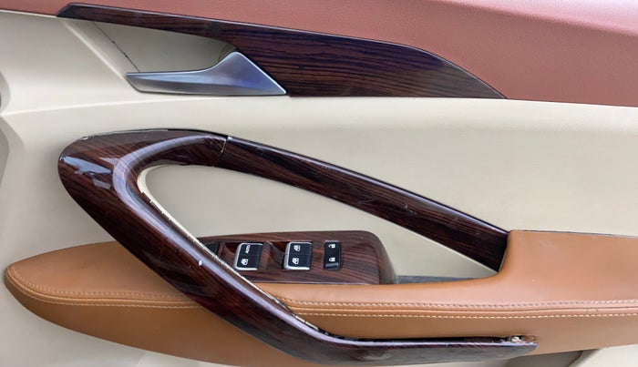 2020 MG HECTOR SHARP 1.5 DCT PETROL, Petrol, Automatic, 53,023 km, Driver Side Door Panels Control