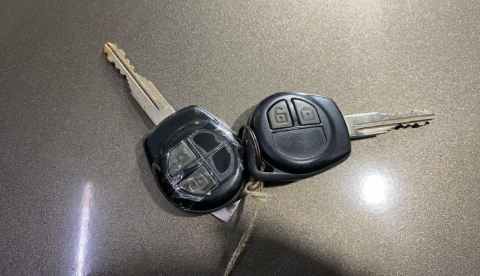 2015 Maruti Swift VXI, Petrol, Manual, 48,444 km, Key Close Up