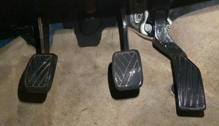 2015 Maruti Swift VXI, Petrol, Manual, 48,444 km, Pedals