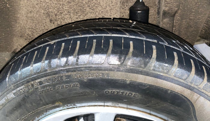 2015 Maruti Swift VXI, Petrol, Manual, 48,444 km, Left Rear Tyre Tread