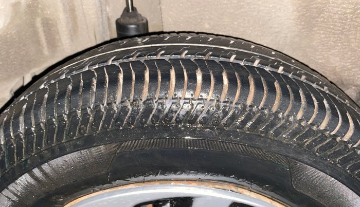 2015 Maruti Swift VXI, Petrol, Manual, 48,444 km, Right Rear Tyre Tread