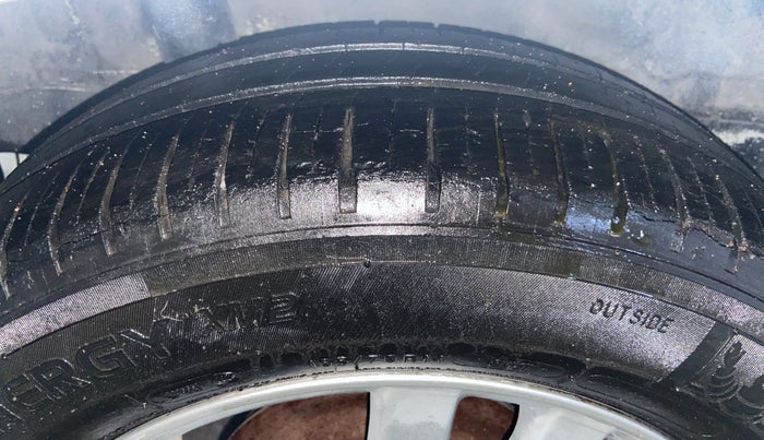 2013 Honda Brio VX AT, Petrol, Automatic, 82,613 km, Right Rear Tyre Tread