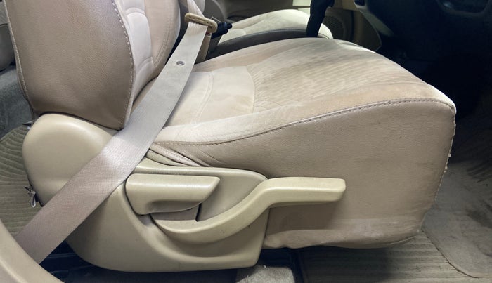 2013 Honda Brio VX AT, Petrol, Automatic, 82,613 km, Driver Side Adjustment Panel