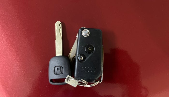 2013 Honda Brio VX AT, Petrol, Automatic, 82,613 km, Key Close Up