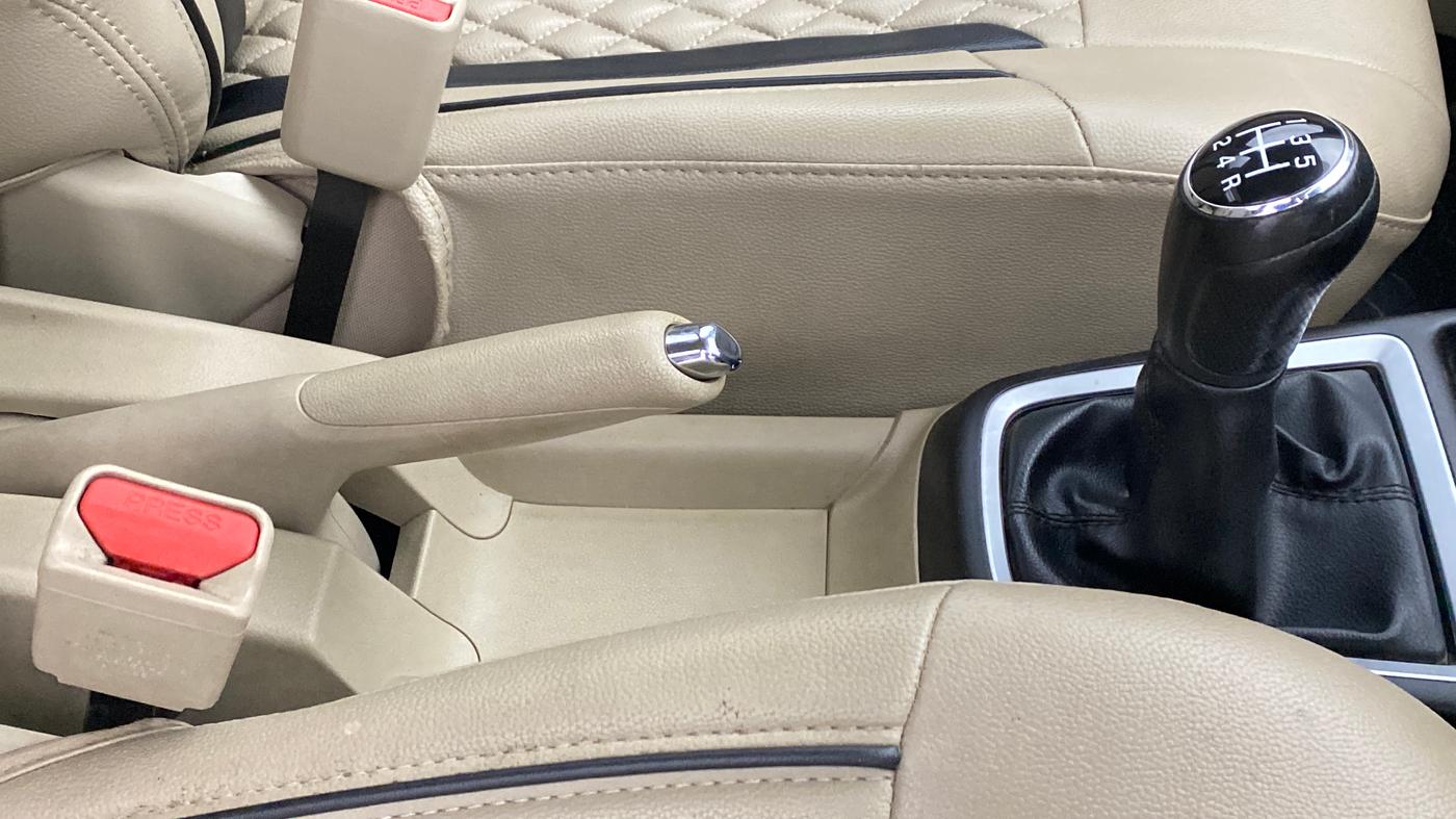 2018 Maruti Dzire VXI, Petrol, Manual, 39,398 km, Gear Lever