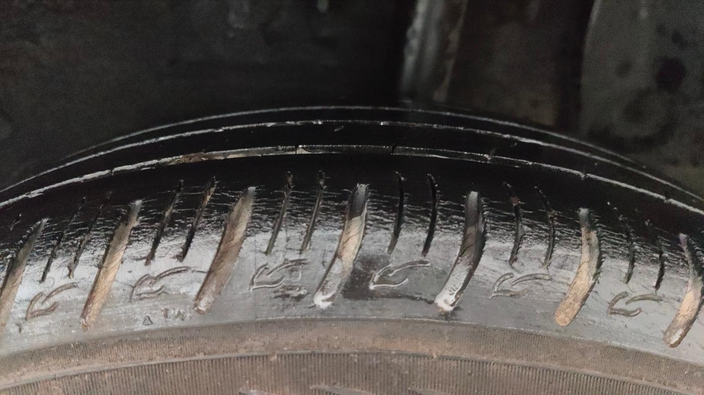 2013 Renault Duster RXE PETROL, Petrol, Manual, 61,904 km, Left Rear Tyre Tread