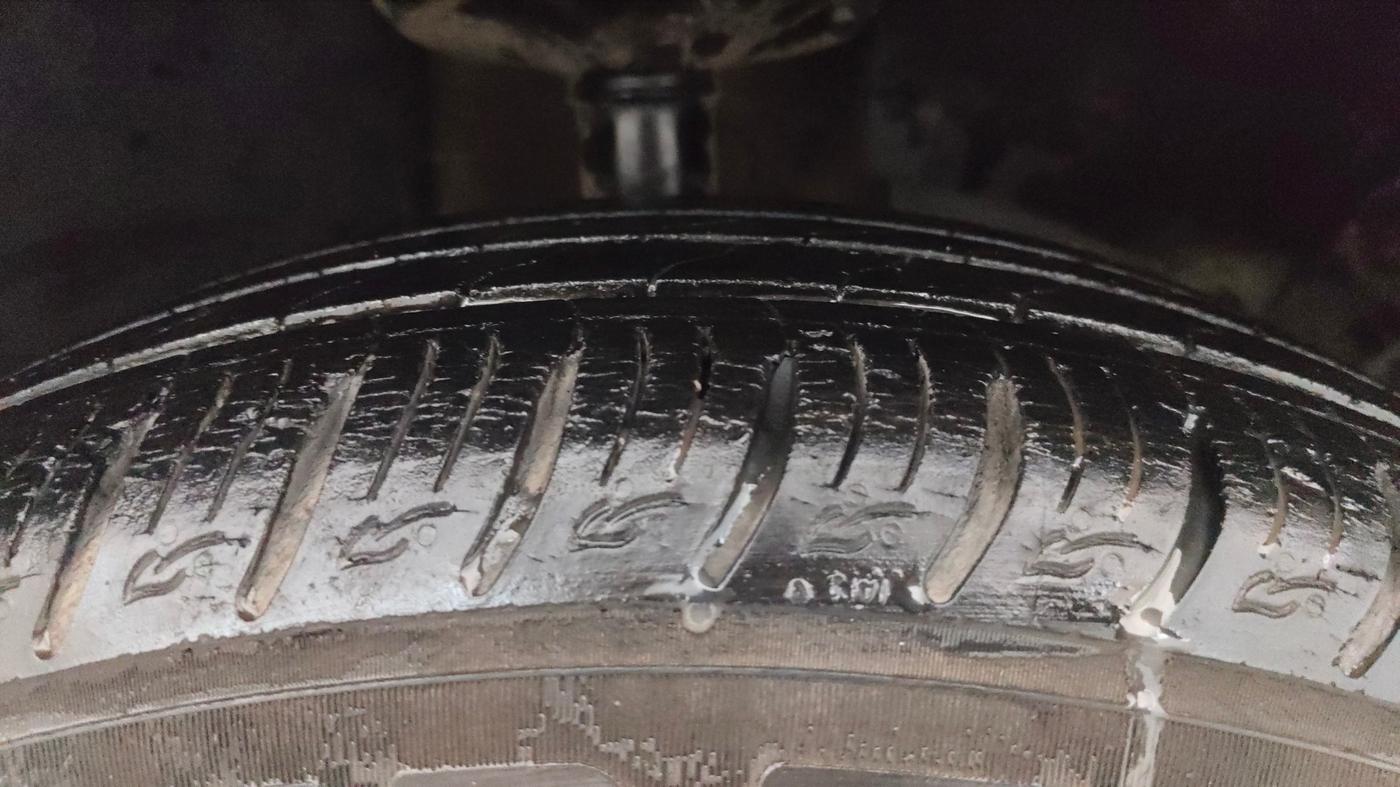 2013 Renault Duster RXE PETROL, Petrol, Manual, 61,904 km, Right Front Tyre Tread