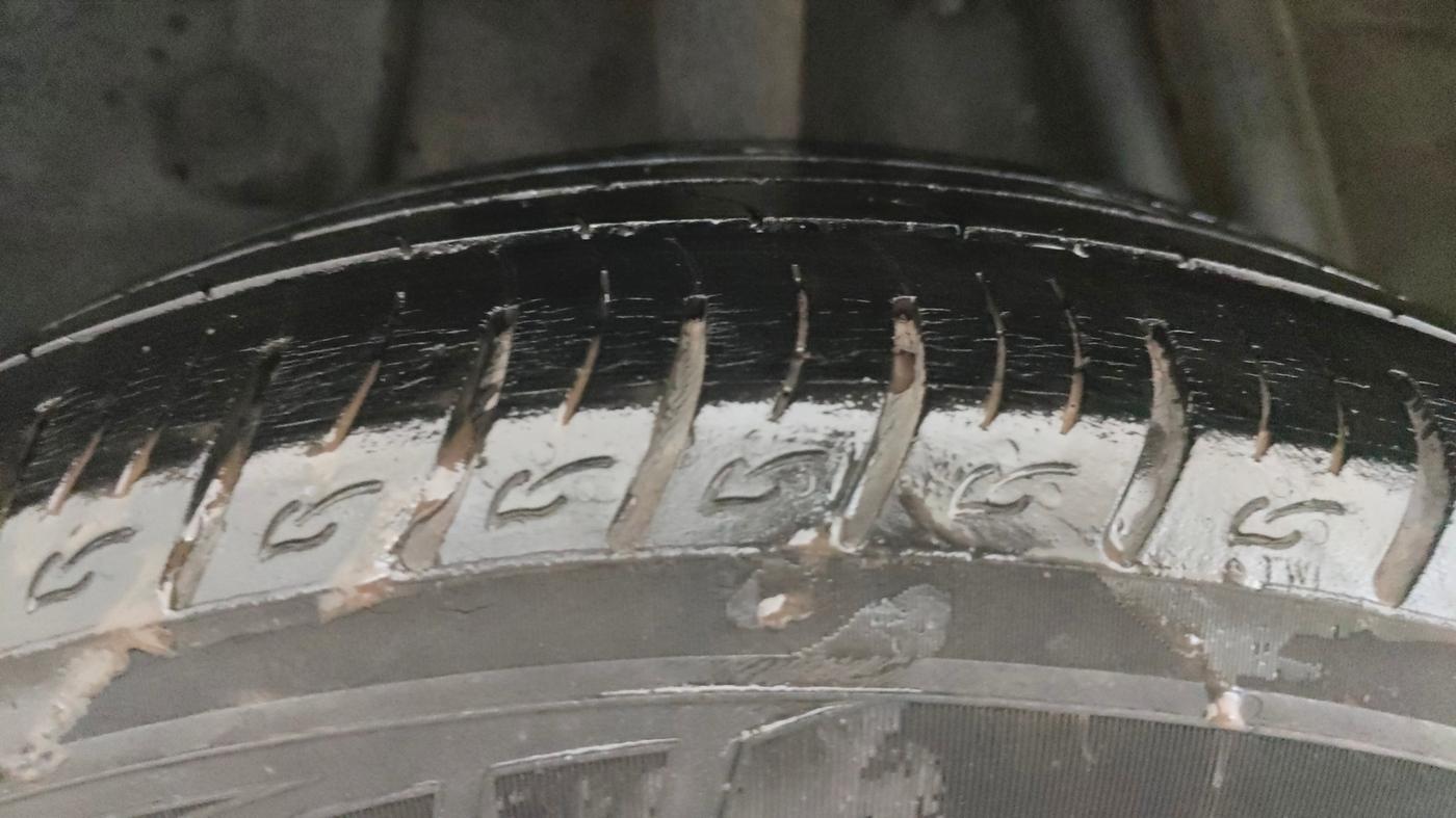 2013 Renault Duster RXE PETROL, Petrol, Manual, 61,904 km, Right Rear Tyre Tread