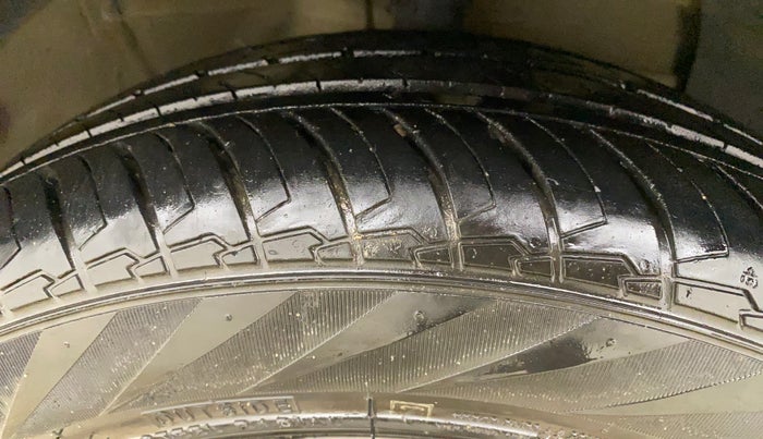 2025 Hyundai EXTER SX 1.2 MT Hy-CNG Duo , CNG, Manual, 28,958 km, Right Front Tyre Tread