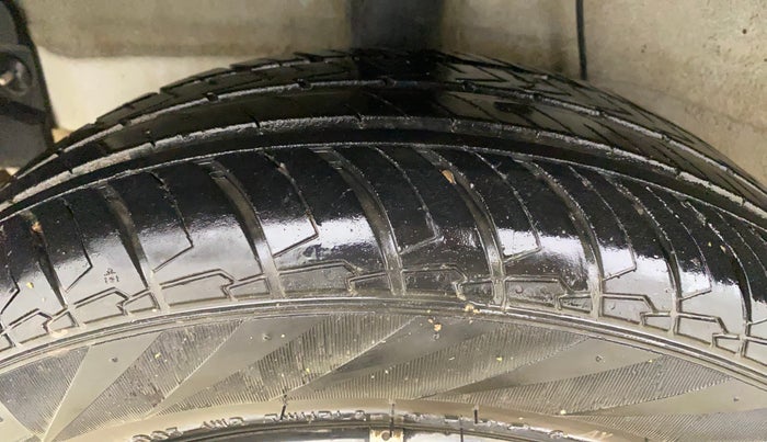 2025 Hyundai EXTER SX 1.2 MT Hy-CNG Duo , CNG, Manual, 28,958 km, Right Rear Tyre Tread