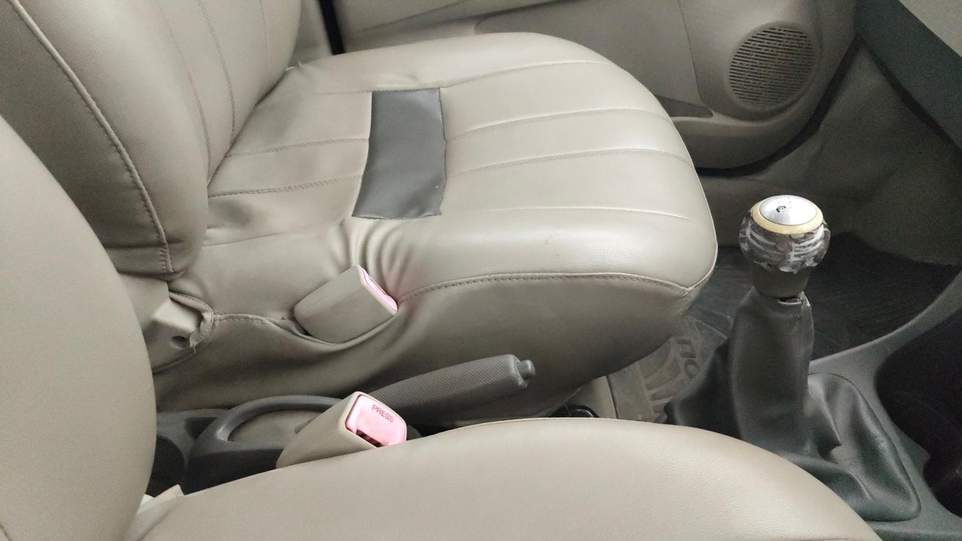 2014 Toyota Etios G, Petrol, Manual, 1,15,972 km, Gear Lever