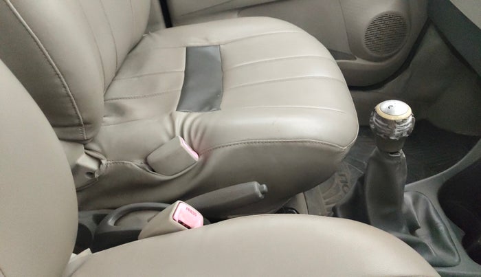 2014 Toyota Etios G, Petrol, Manual, 1,15,924 km, Gear Lever