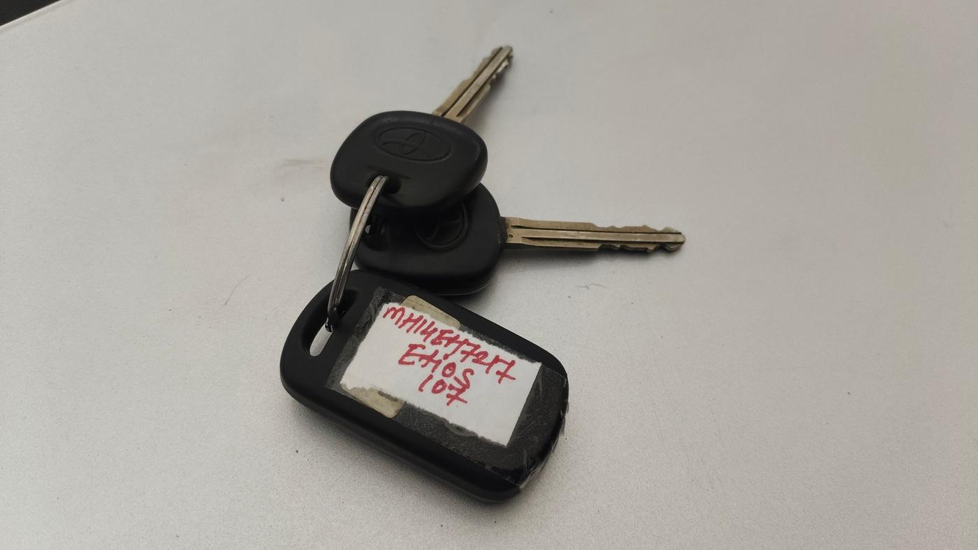 2014 Toyota Etios G, Petrol, Manual, 1,15,972 km, Key Close Up