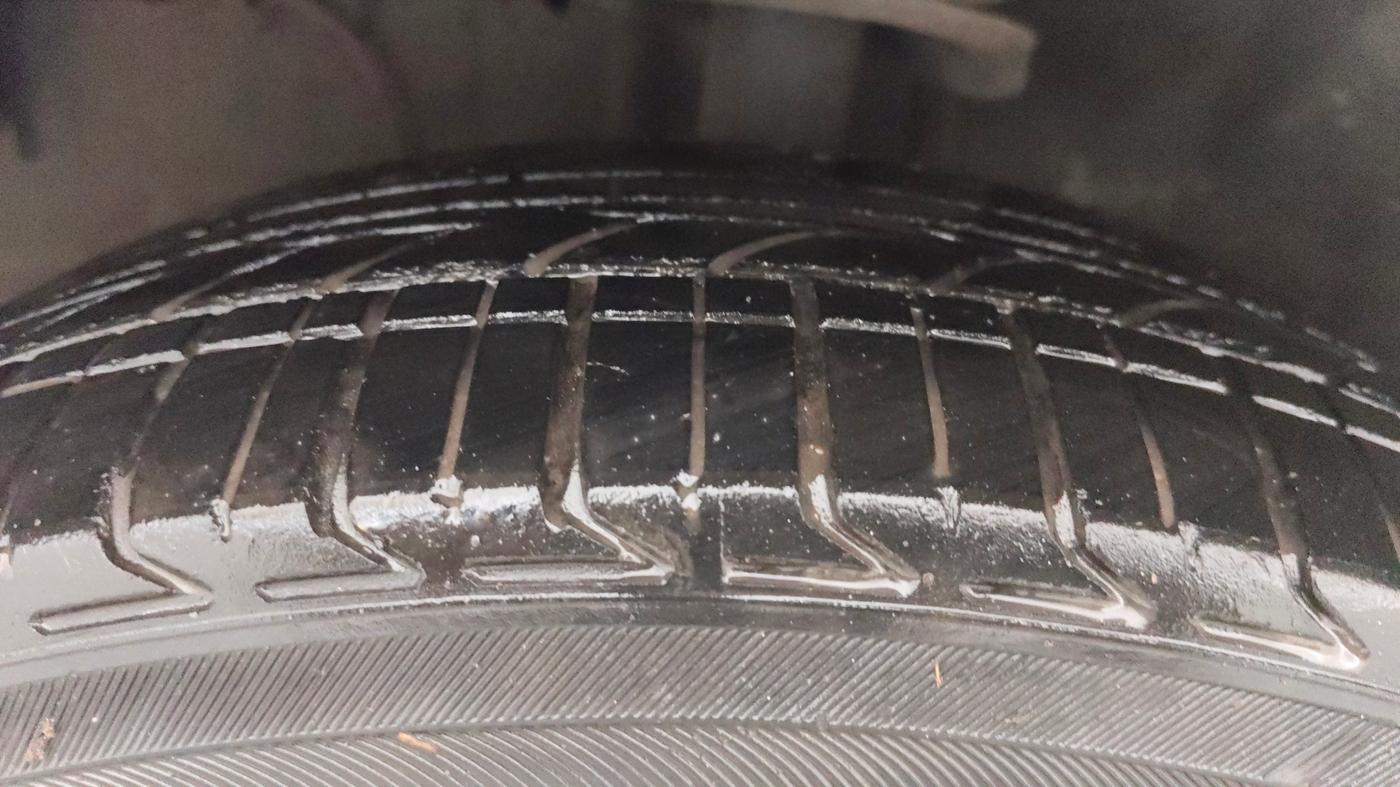 2014 Toyota Etios G, Petrol, Manual, 1,15,972 km, Left Front Tyre Tread