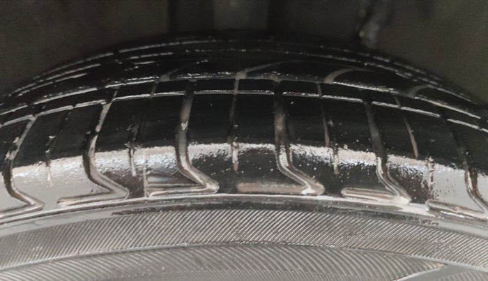 2014 Toyota Etios G, Petrol, Manual, 1,15,924 km, Right Front Tyre Tread