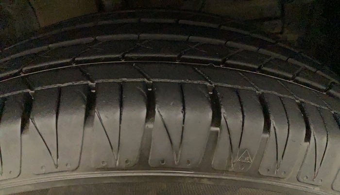 2016 Maruti Vitara Brezza ZDI PLUS, Diesel, Manual, 59,256 km, Left Rear Tyre Tread