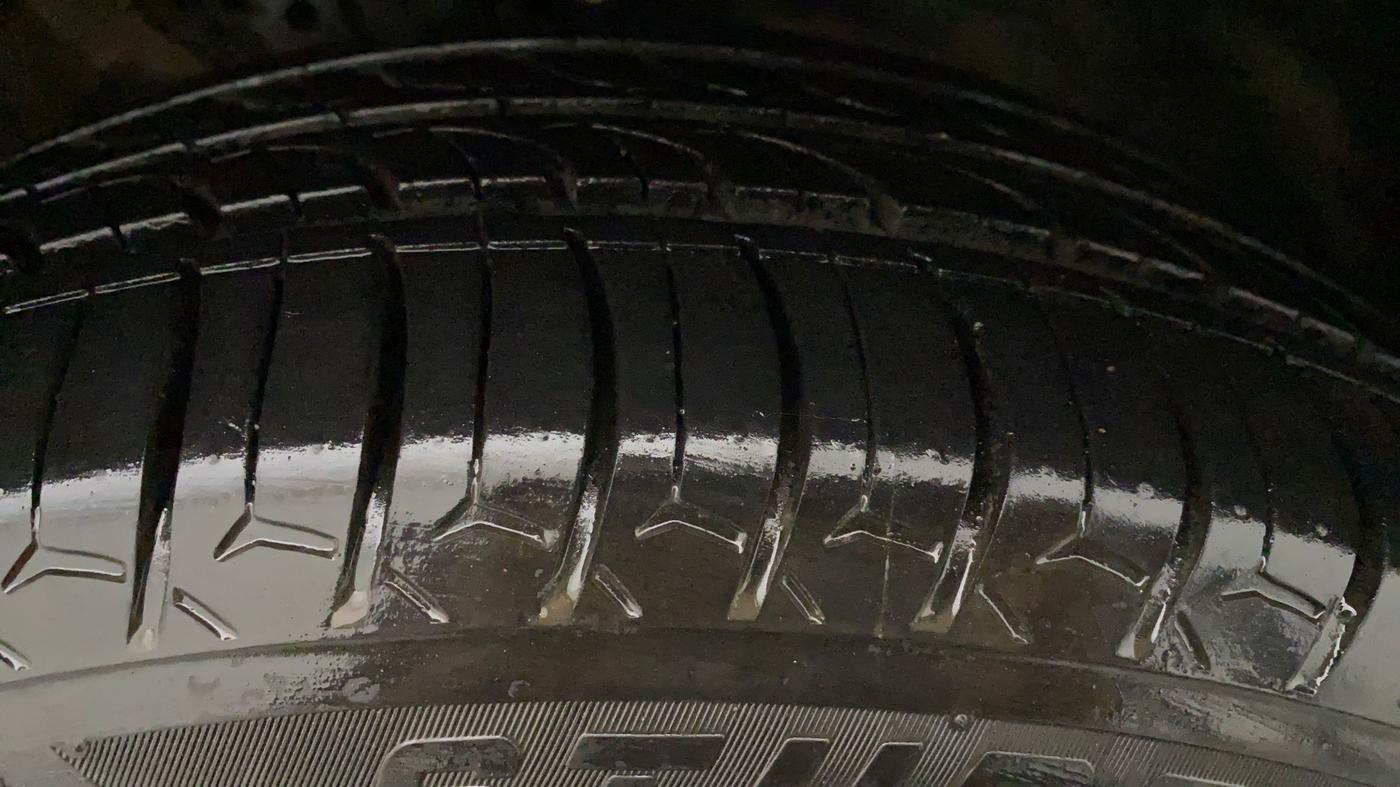 2015 Volkswagen Vento HIGHLINE PETROL AT, Petrol, Automatic, 79,764 km, Left Rear Tyre Tread